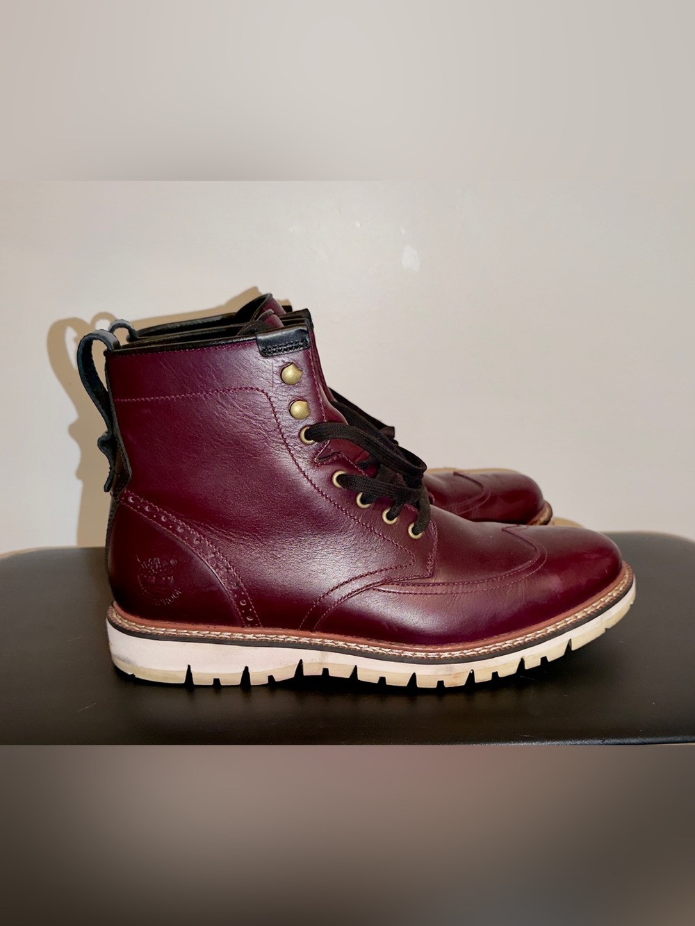 Timberland Men's Burgundy Leather Chukka Boots with Black Trim